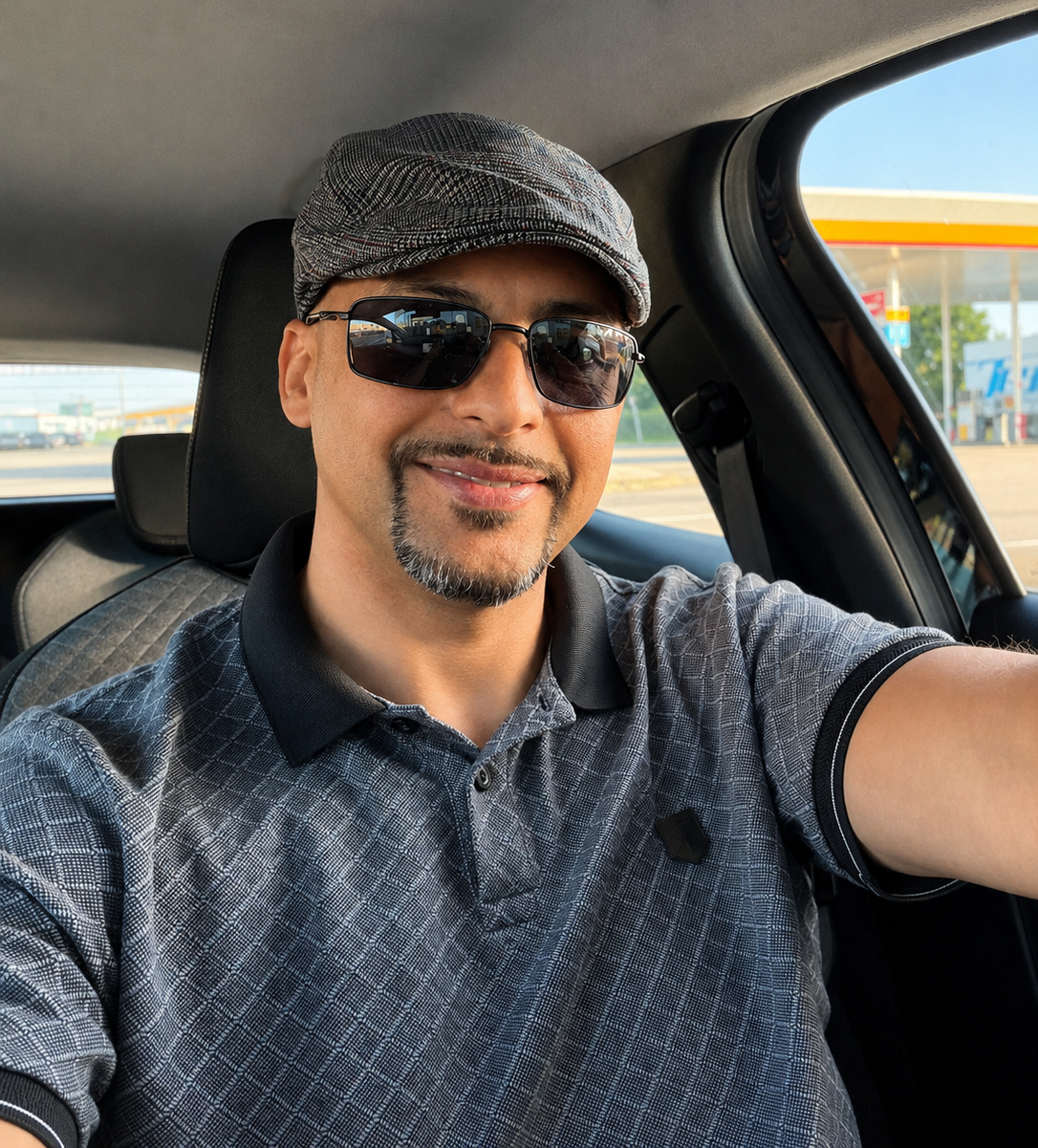 Khatir Menouer, convoyeur Prodriver, au volant lors d'une mission de convoyage